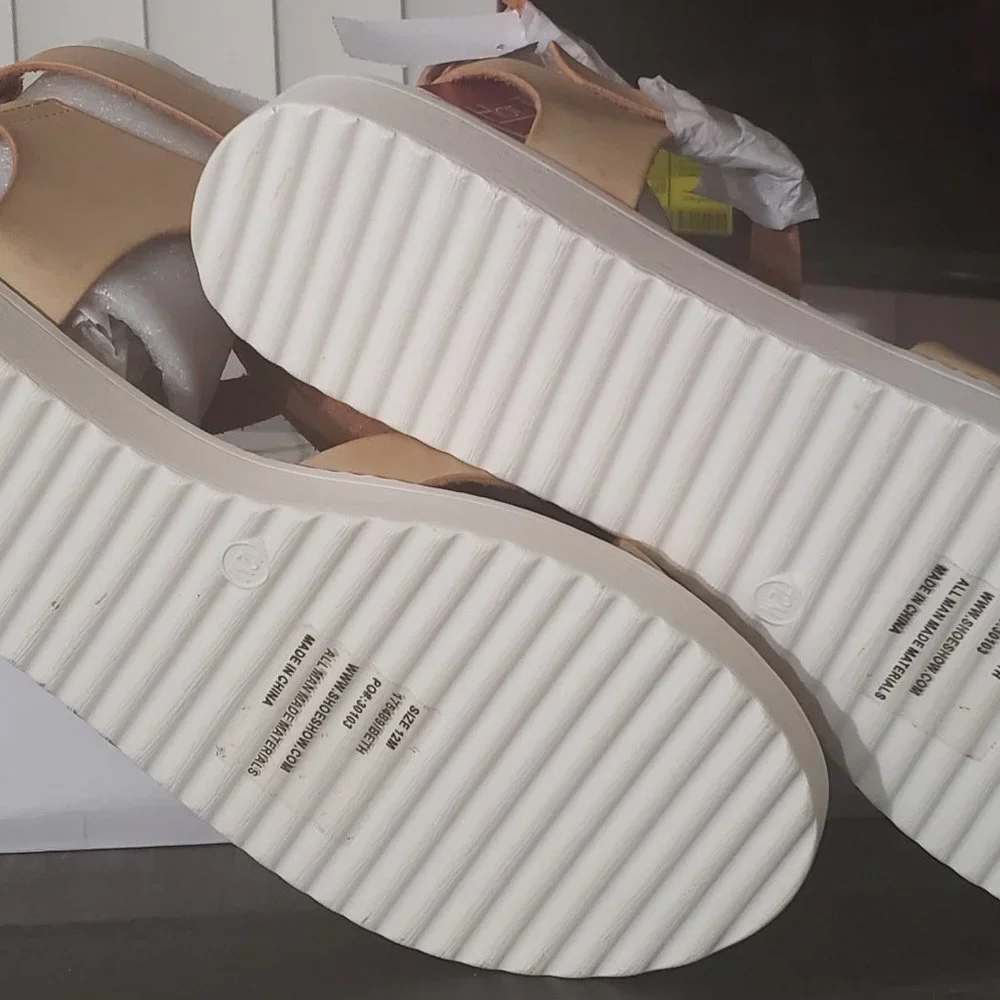 Tan Gladiator Styled Flats - Picture 5 of 5